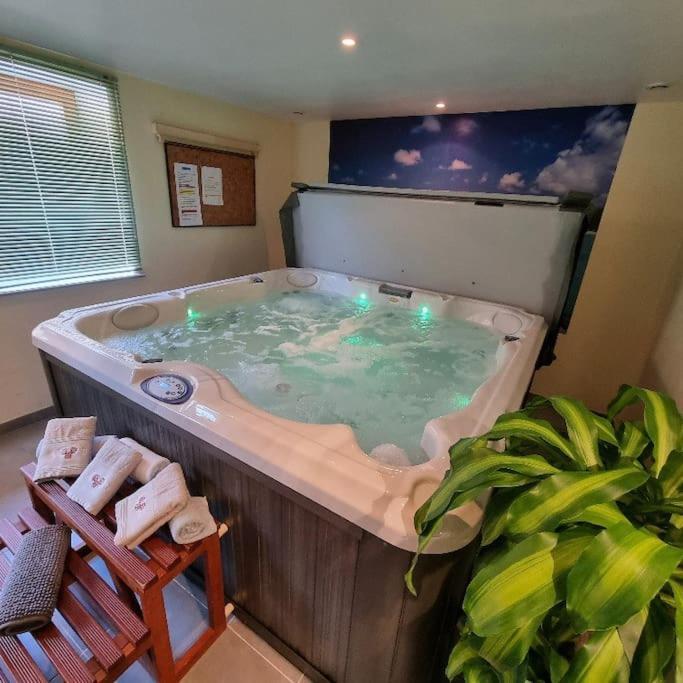 Gite Eglantine 2 A 6 Personnes Avec Spa Et Salle De Jeux Dans La Residence Ventron Buitenkant foto