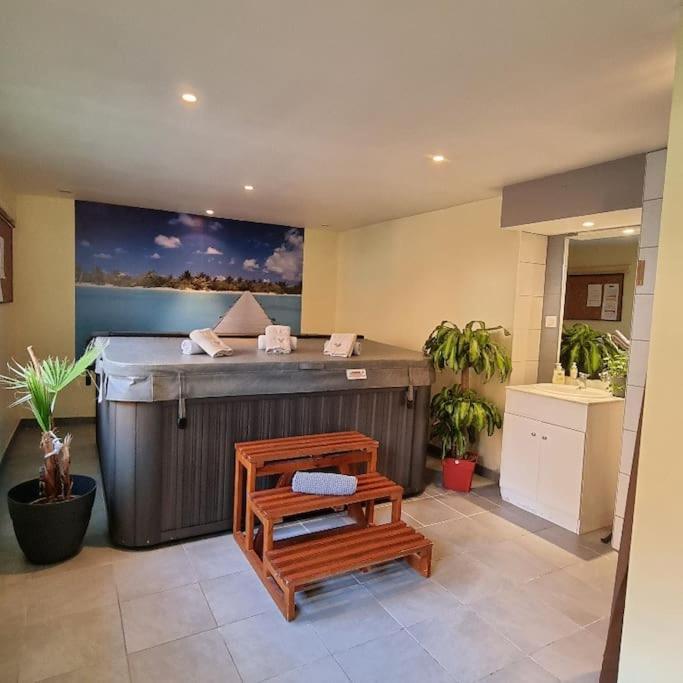 Gite Eglantine 2 A 6 Personnes Avec Spa Et Salle De Jeux Dans La Residence Ventron Buitenkant foto